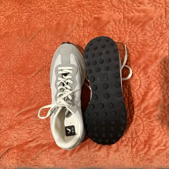 Veja Gray and Cream Women's Sneakers - Picture 3 of 4